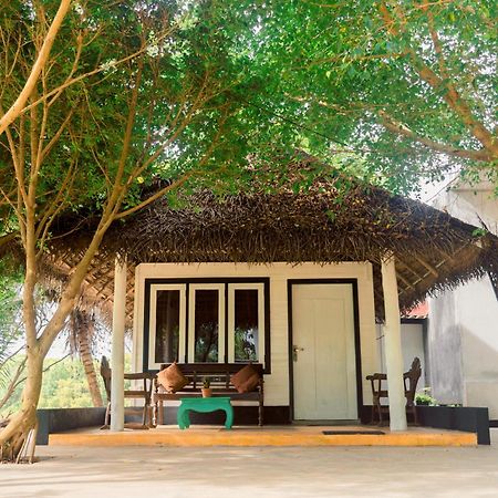 Harmony Beach Resort 탕갈레 외부 사진